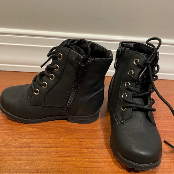 Toddler Girl Lace Up Quilted Boots - Picture 6 of 6